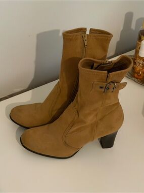 2000s Predictions Women's Tan Mid-Heel Ankle Boots - Stylish Buckle Detail